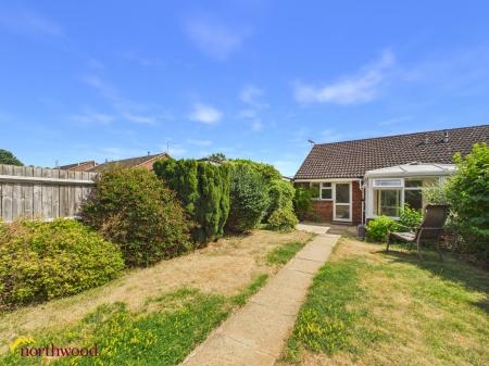 2 bedroom Semi-detached bungalow for sale in Cheviot Way, Banbury, OX16