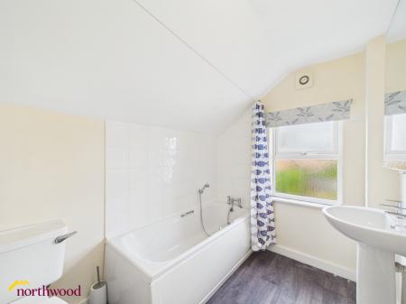 2 bedroom Terraced House for sale in Avenue Road, Banbury, OX16