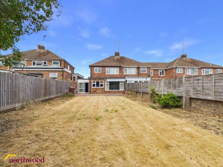 3 bedroom Semi-detached house to let in Hillview Crescent, Banbury, OX16