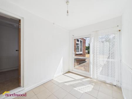 3 bedroom Semi-detached house to let in Hillview Crescent, Banbury, OX16