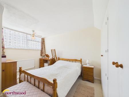 3 bedroom Semi-detached house for sale in Coppice Close, Banbury, OX16
