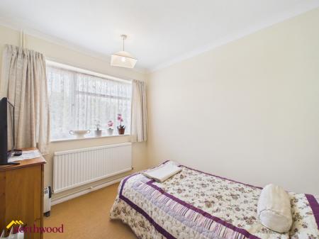3 bedroom Semi-detached house for sale in Coppice Close, Banbury, OX16
