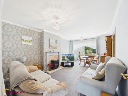 3 bedroom Semi-detached house for sale in Coppice Close, Banbury, OX16