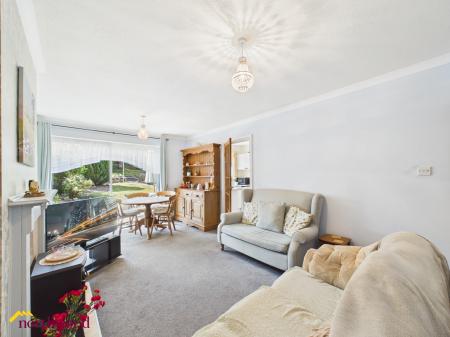 3 bedroom Semi-detached house for sale in Coppice Close, Banbury, OX16