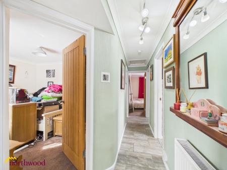 3 bedroom Bungalow for sale in Malvern Close, Banbury, OX16