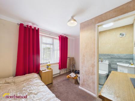 3 bedroom Bungalow for sale in Malvern Close, Banbury, OX16