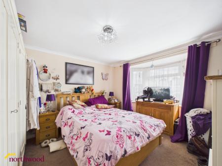 3 bedroom Bungalow for sale in Malvern Close, Banbury, OX16
