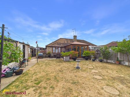 3 bedroom Bungalow for sale in Malvern Close, Banbury, OX16