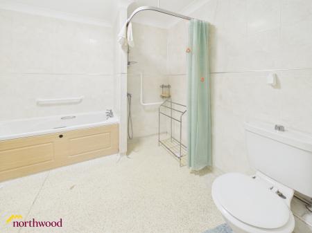 1 bedroom Flat for sale in Foxhall Court, Banbury, OX16