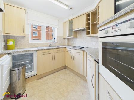 1 bedroom Flat for sale in Foxhall Court, Banbury, OX16