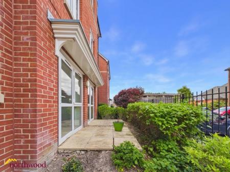 1 bedroom Flat for sale in Foxhall Court, Banbury, OX16