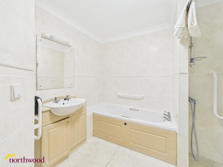 1 bedroom Flat for sale in Foxhall Court, Banbury, OX16