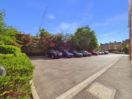 1 bedroom Flat for sale in Foxhall Court, Banbury, OX16
