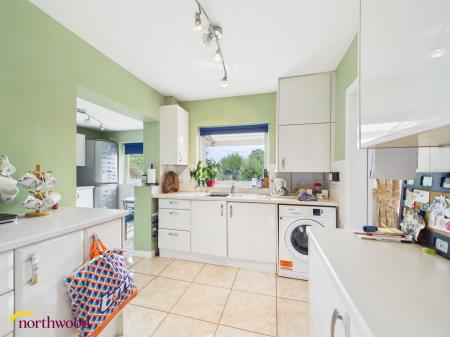 3 bedroom Detached house for sale in Sinclair Avenue, Banbury, OX16