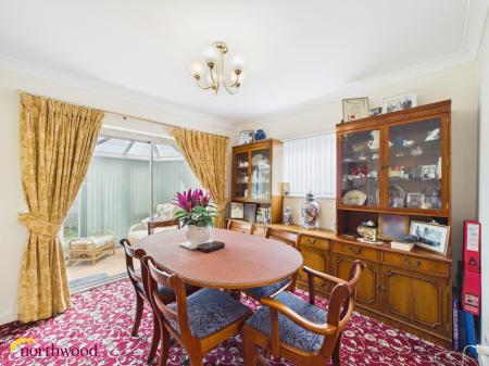 3 bedroom Detached house for sale in Sinclair Avenue, Banbury, OX16