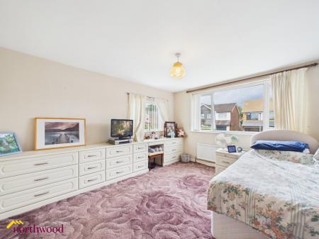 3 bedroom Detached house for sale in Sinclair Avenue, Banbury, OX16