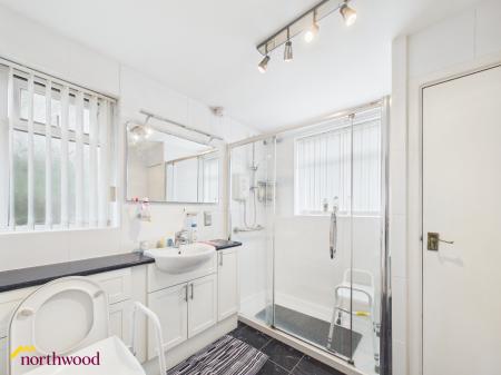 3 bedroom Detached house for sale in Sinclair Avenue, Banbury, OX16