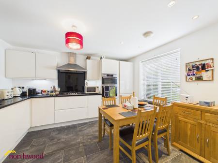 4 bedroom Semi-detached house for sale in Crouch Hill Road, Banbury, OX16