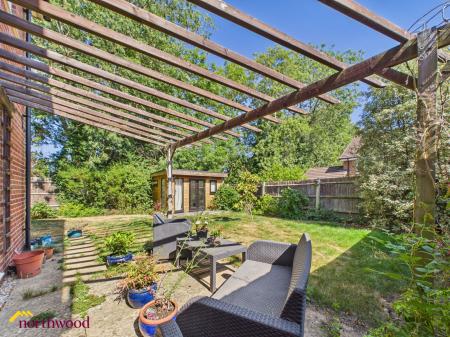 4 bedroom Semi-detached house for sale in Crouch Hill Road, Banbury, OX16