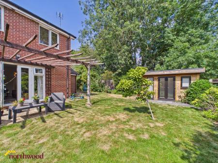 4 bedroom Semi-detached house for sale in Crouch Hill Road, Banbury, OX16