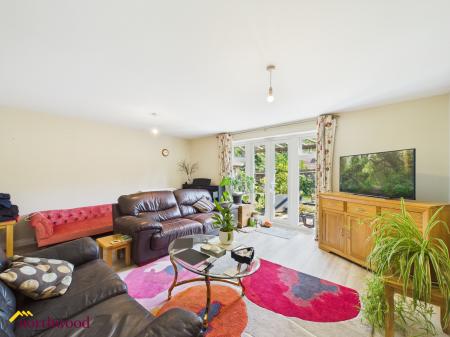 4 bedroom Semi-detached house for sale in Crouch Hill Road, Banbury, OX16