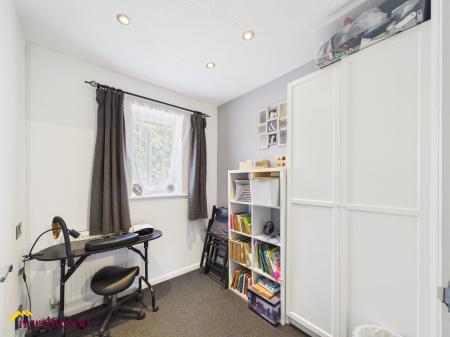 3 bedroom Semi-detached house for sale in Winchester Close, Banbury, OX16