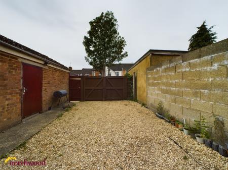 1 bedroom House share to let in Eastern Street, Aylesbury, HP20