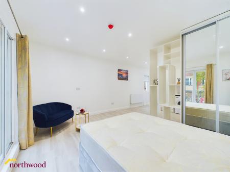 1 bedroom Studio flat to let in Flat 1 19B Bridge Street Banbury OX16 5PN
