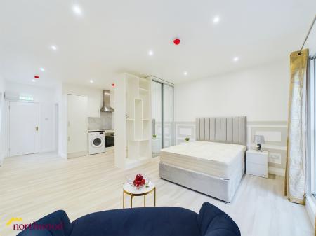 1 bedroom Studio flat to let in Flat 1 19B Bridge Street Banbury OX16 5PN