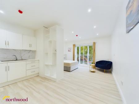 1 bedroom Studio flat to let in Flat 1 19B Bridge Street Banbury OX16 5PN