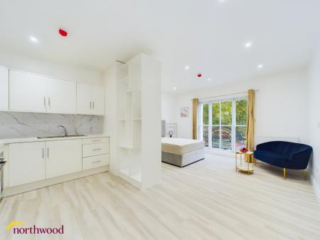 1 bedroom Studio flat to let in Flat 1 19B Bridge Street Banbury OX16 5PN