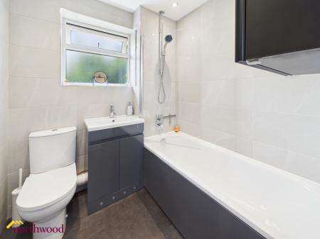 2 bedroom Terraced House for sale in Blenheim Rise, Kings Sutton, OX17