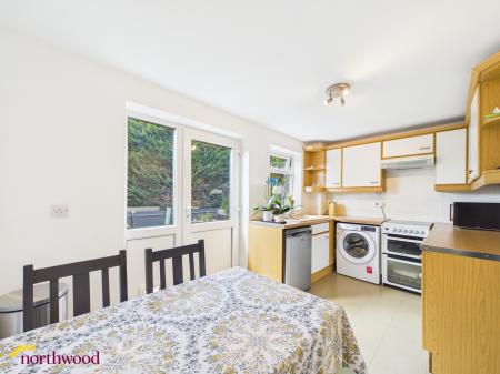 2 bedroom Terraced House for sale in Blenheim Rise, Kings Sutton, OX17