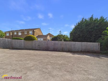 2 bedroom Terraced House for sale in Blenheim Rise, Kings Sutton, OX17