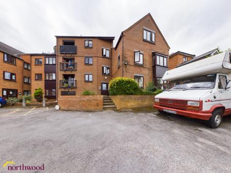 1 bedroom Flat to let in Britannia Road, Banbury, OX16