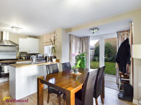 4 bedroom Semi-detached house to let in The Robins, Adderbury, OX17