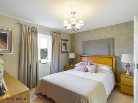 4 bedroom Semi-detached house to let in The Robins, Adderbury, OX17