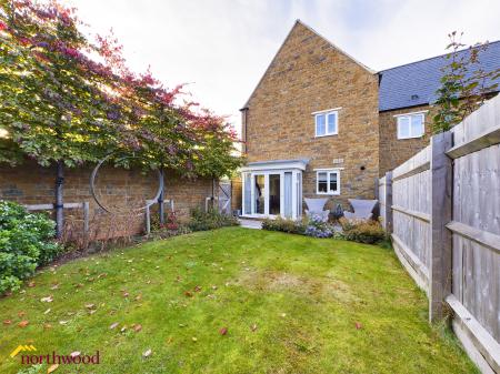 4 bedroom Semi-detached house to let in The Robins, Adderbury, OX17