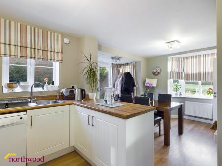 4 bedroom Semi-detached house to let in The Robins, Adderbury, OX17