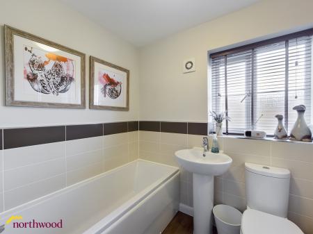 4 bedroom Semi-detached house to let in The Robins, Adderbury, OX17