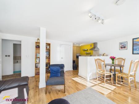 2 bedroom Flat for sale in Church Lane, Banbury, OX16