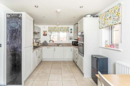 3 bedroom Detached house to let in Bramble Crescent, Bodicote, OX15