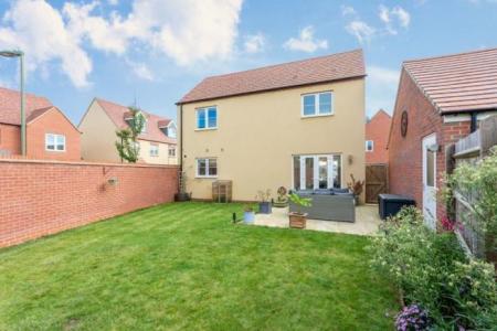 3 bedroom Detached house to let in Bramble Crescent, Bodicote, OX15