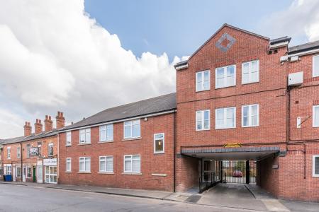 1 bedroom Flat for sale in George Street, Banbury, OX16