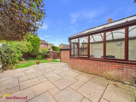 4 bedroom Link detached house for sale in Foscote Rise, Banbury, OX16