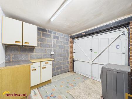 4 bedroom Link detached house for sale in Foscote Rise, Banbury, OX16