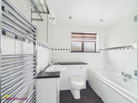 4 bedroom Link detached house for sale in Foscote Rise, Banbury, OX16