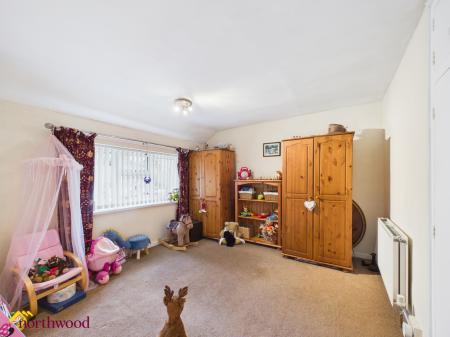 3 bedroom Semi-detached house for sale in Woodgreen Avenue, Banbury, OX16