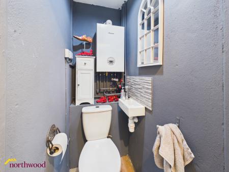 3 bedroom Semi-detached house for sale in Woodgreen Avenue, Banbury, OX16