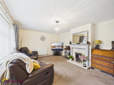 3 bedroom Semi-detached house for sale in Woodgreen Avenue, Banbury, OX16